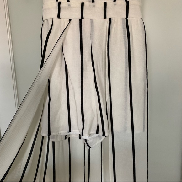 Crystal Sky White and Black Striped Jumpsuit/ Shorts/ Duster Romper--Size 7 - Picture 9 of 15